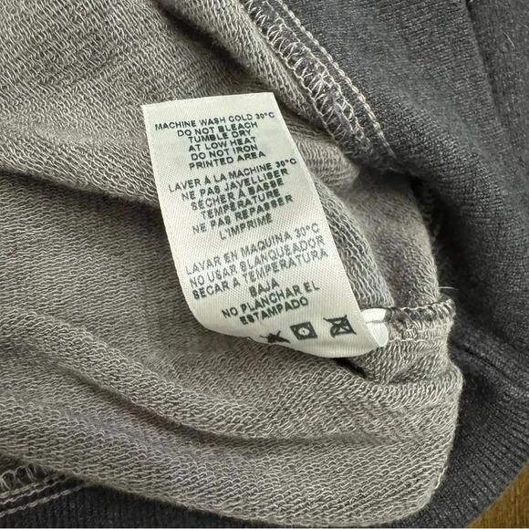 Anthropologie Sundry size 0 (XS) boxy gray sweater with embroidered hearts. EUC. - Picture 8 of 9